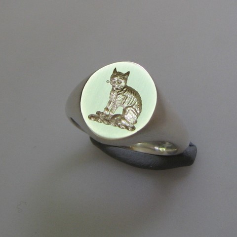 Pussy cat , tabby cat crest engraved signet ring