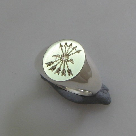 five crossed arrows crest engraved signet ring